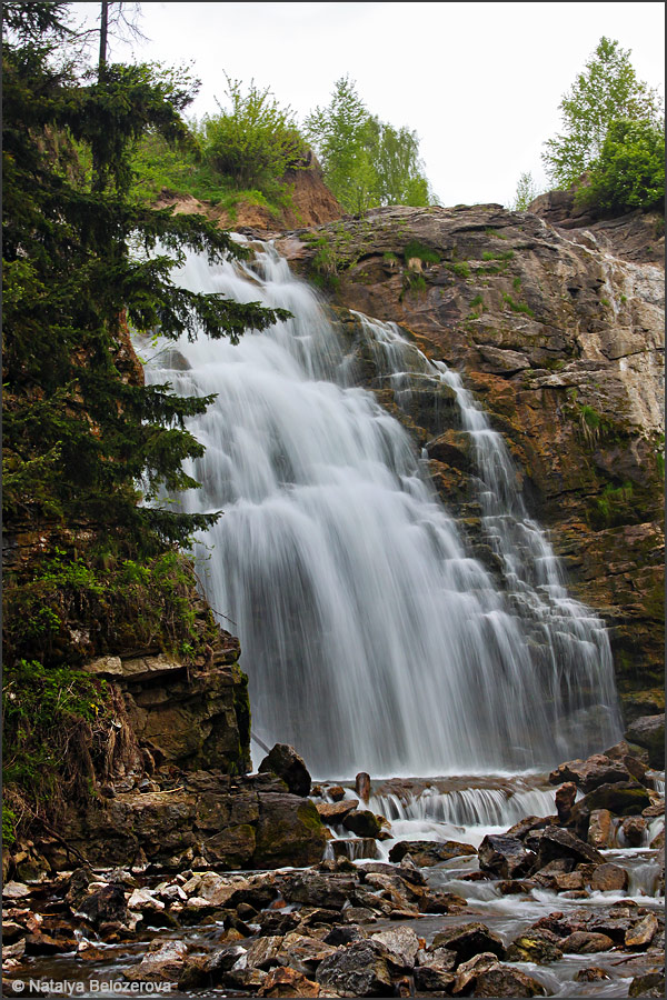 Водопад в селе Пещерка. Май 2011