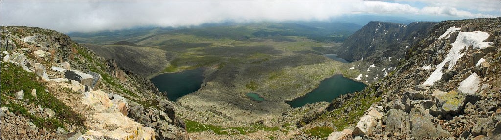 Туюкские озера с вершины Сарлыка. Июль 2011