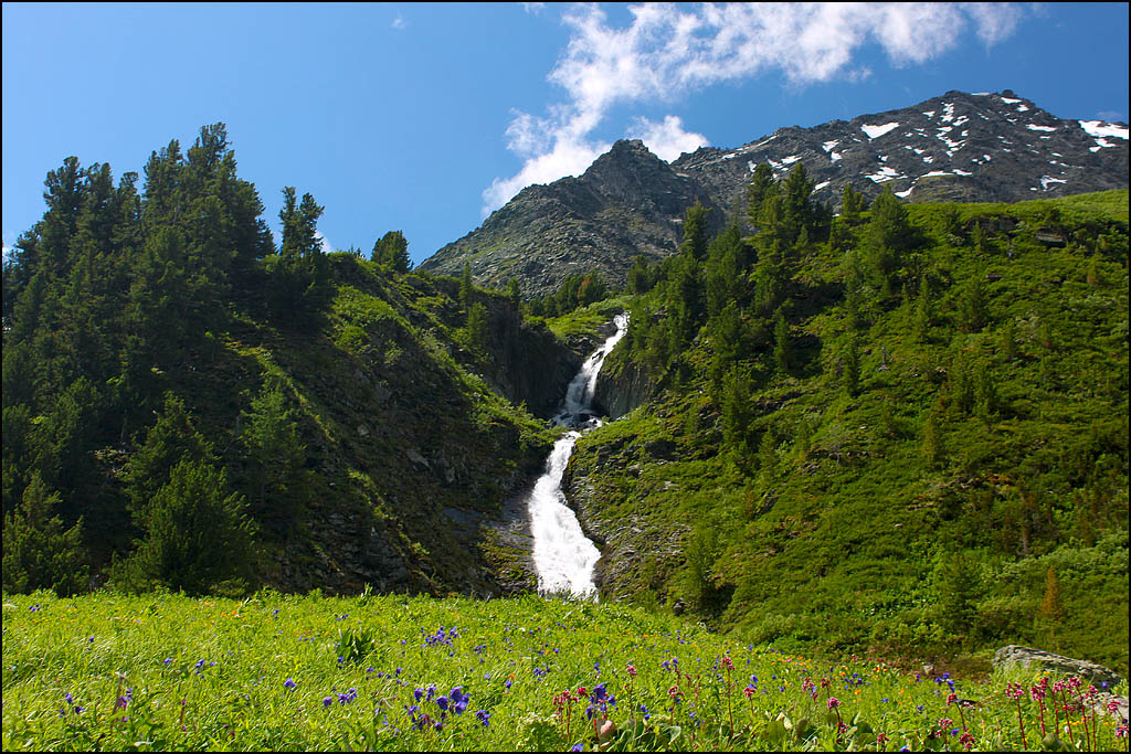 Водопад в долине притока Левой Осиновки