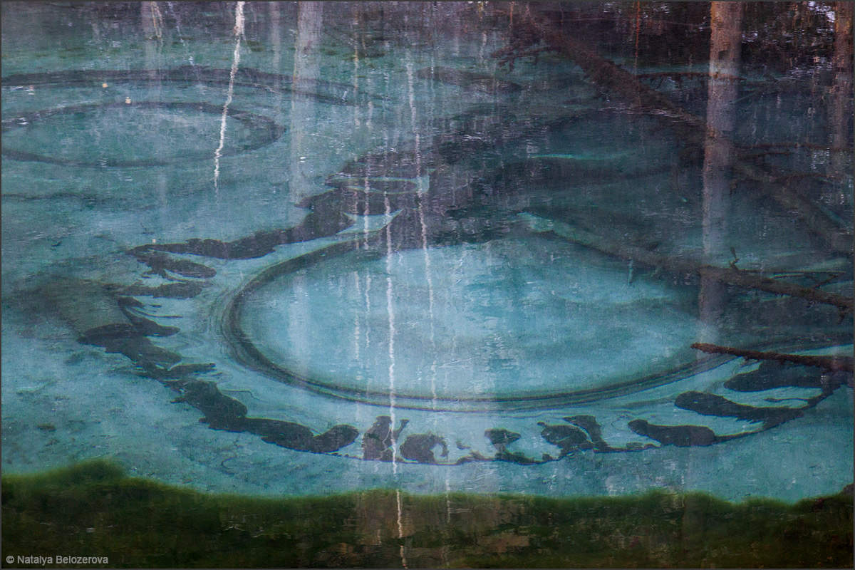 Гейзерное озеро в лесах за базой Мёны