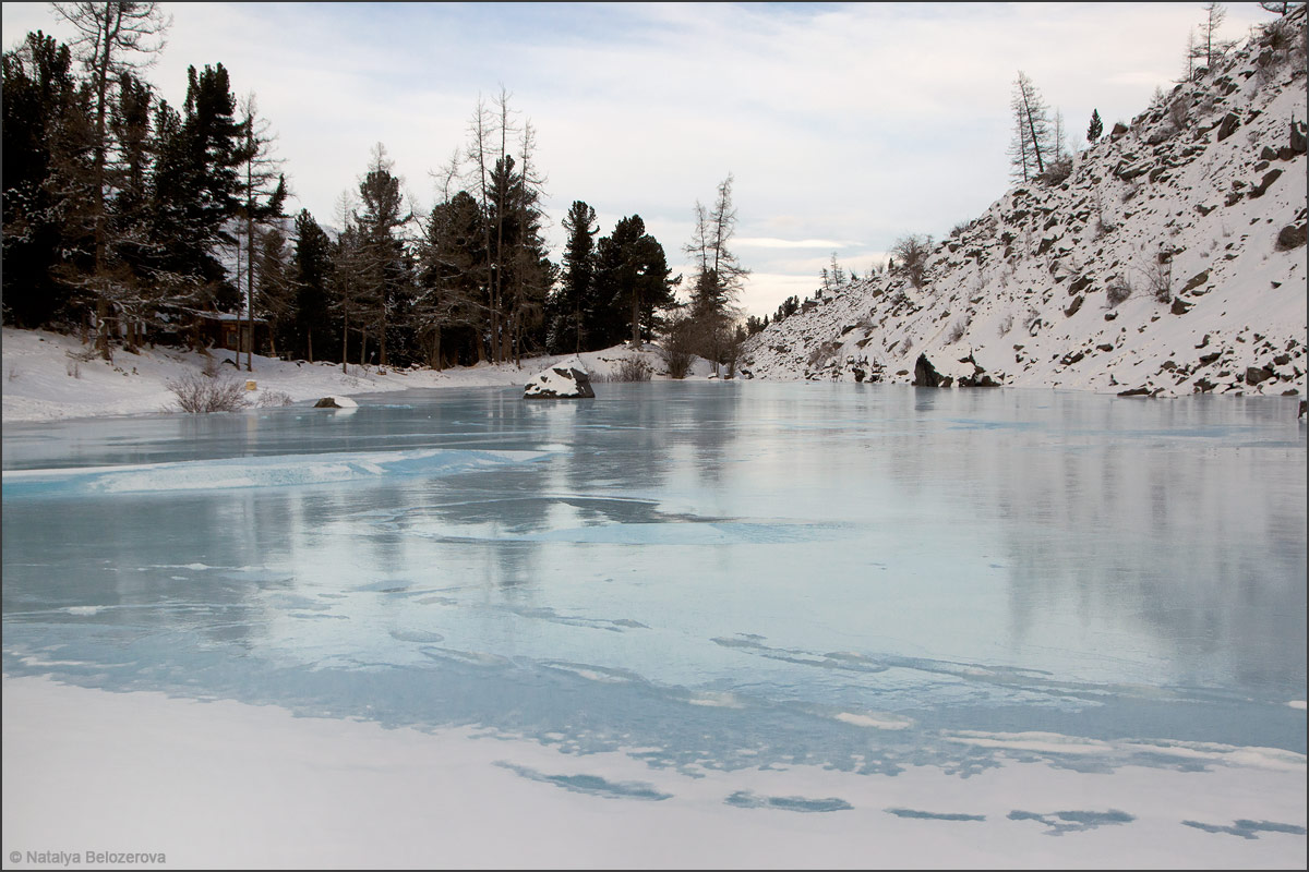 Голубой лед на озере Сачки
