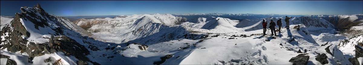 Вид с вершины близ перевала Кызылайры