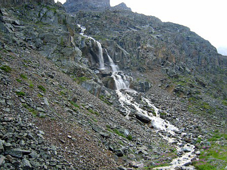 Водопад в районе ледника Малый Актру